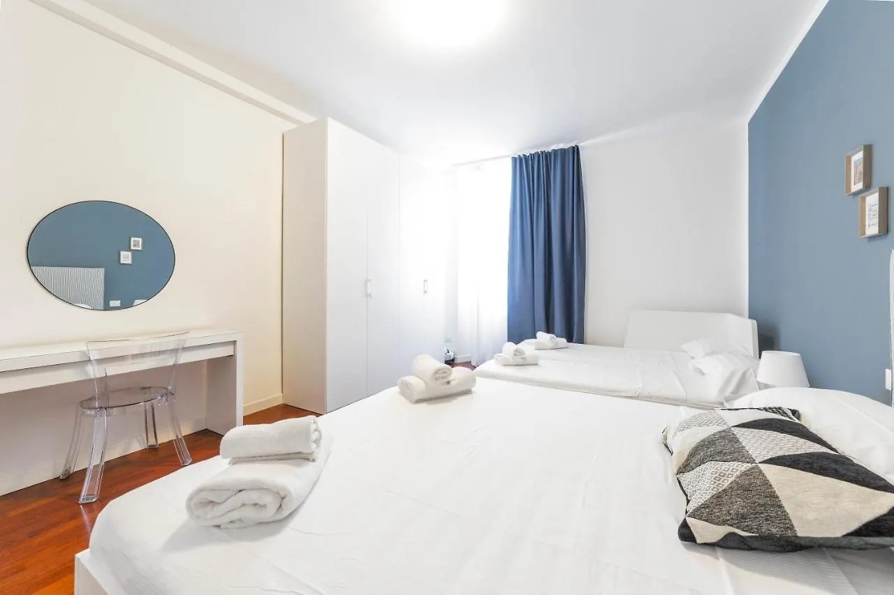 Roomy Apartment Close To Subway M5! Milán 0*,
