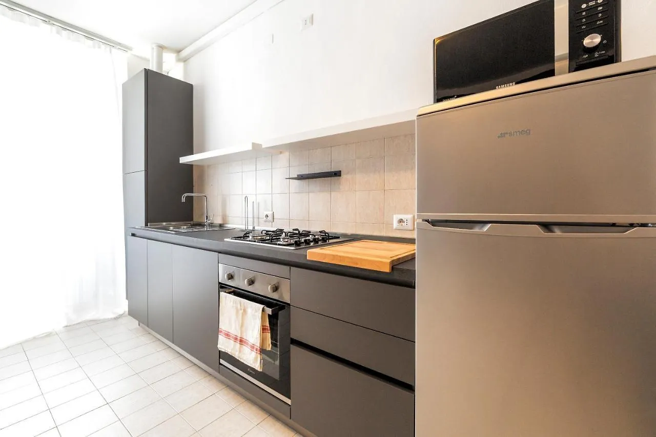 Roomy Apartment Close To Subway M5! Milán