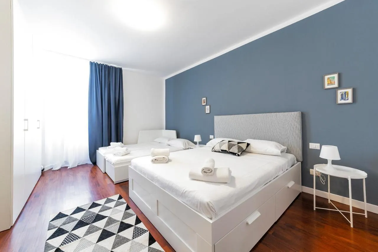 Roomy Apartment Close To Subway M5! Milán