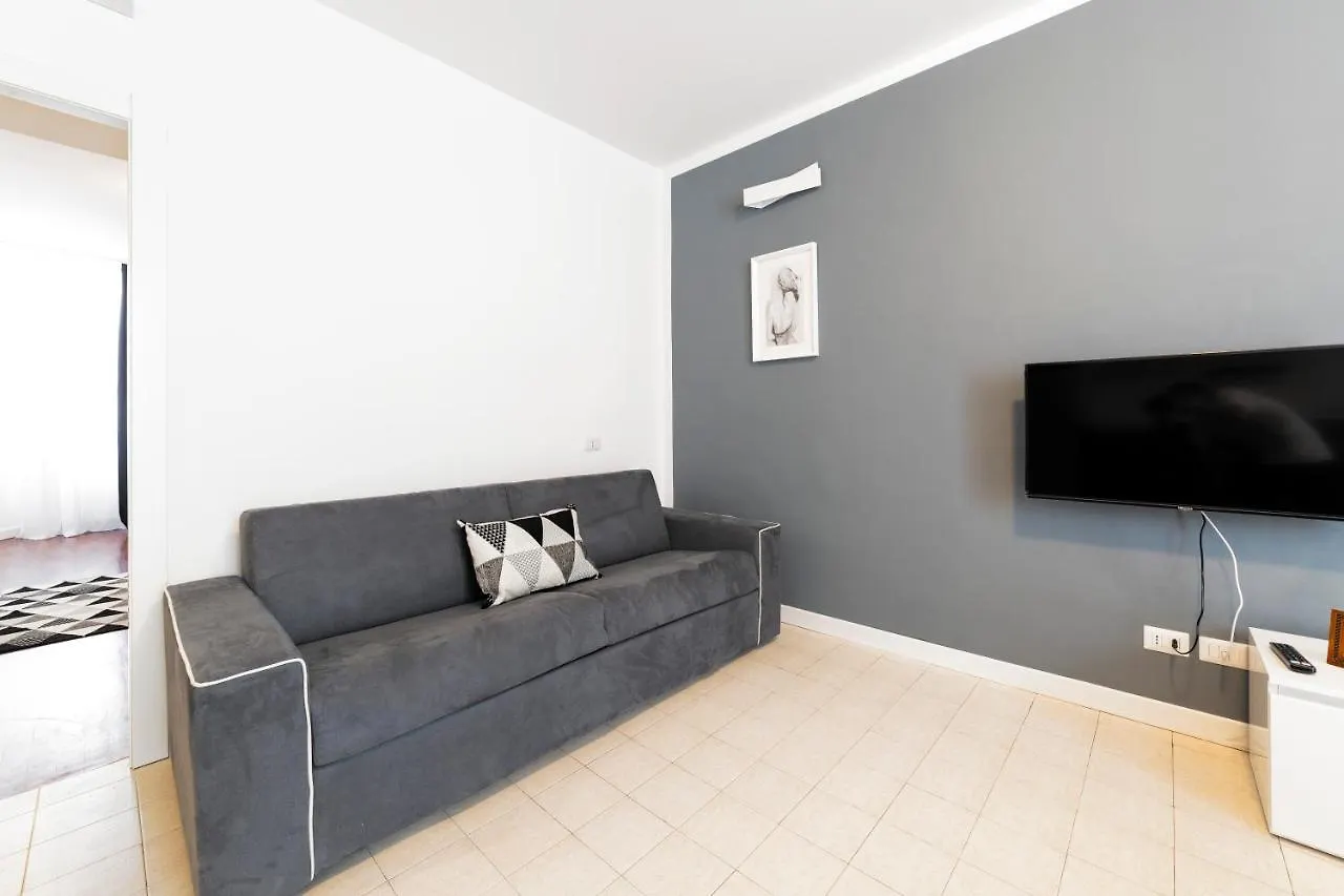 Roomy Apartment Close To Subway M5! Milán
