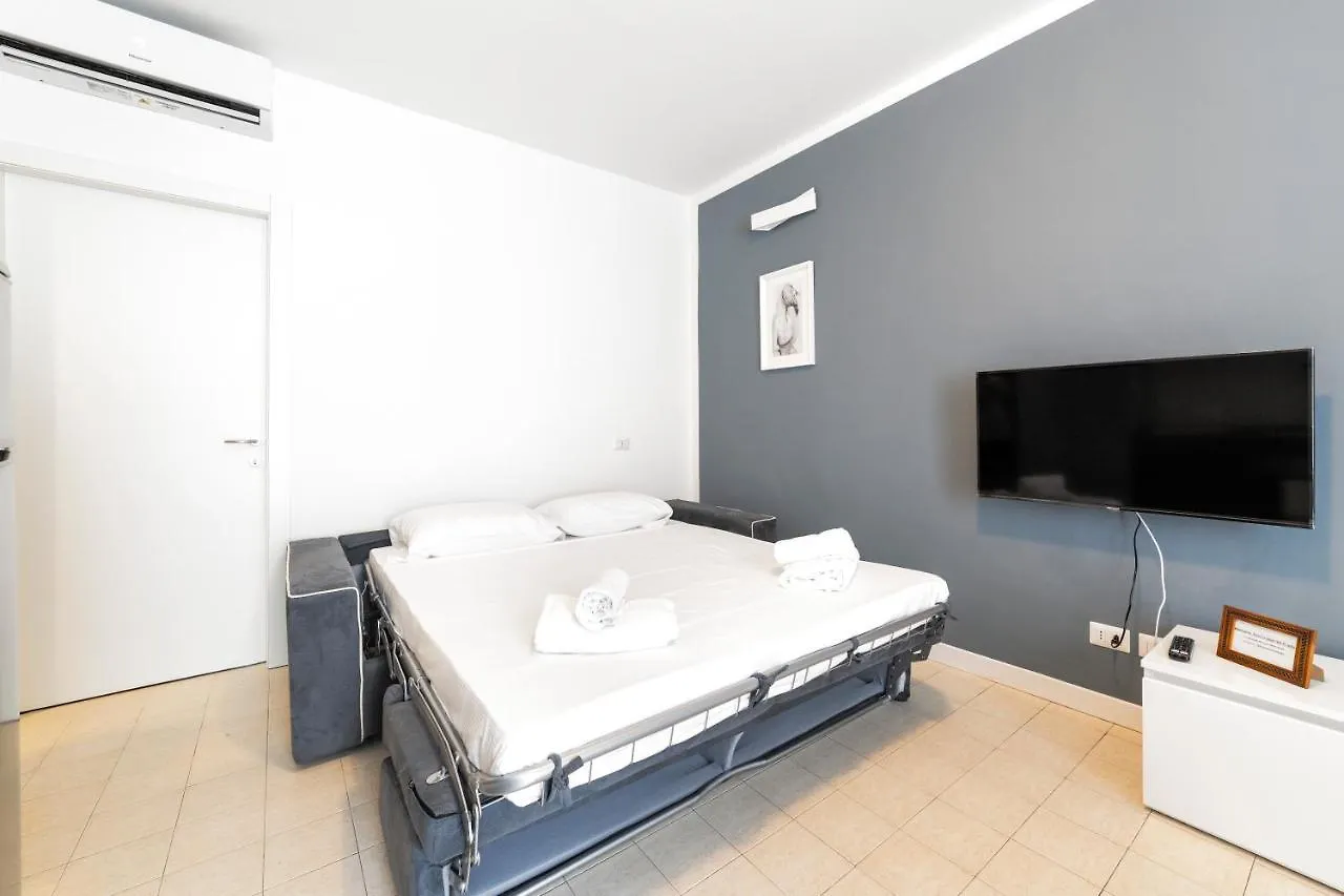Roomy Apartment Close To Subway M5! Milán 0*,