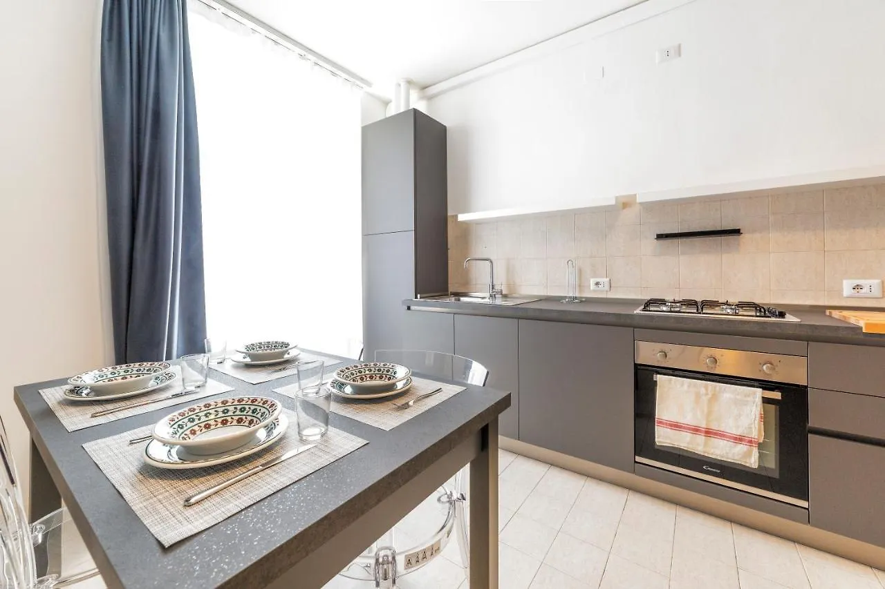 Roomy Apartment Close To Subway M5! Milán