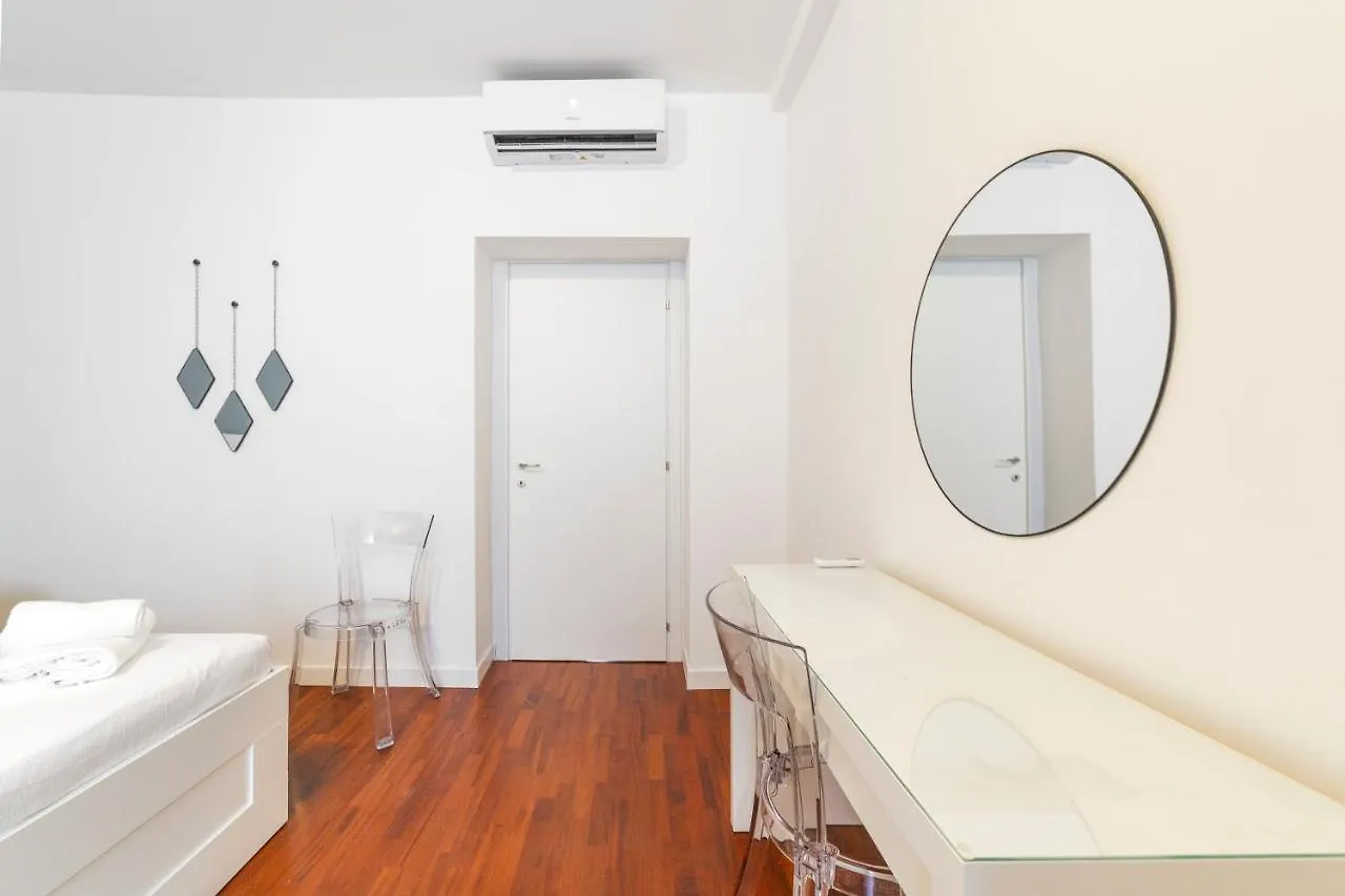 Roomy Apartment Close To Subway M5! Milan