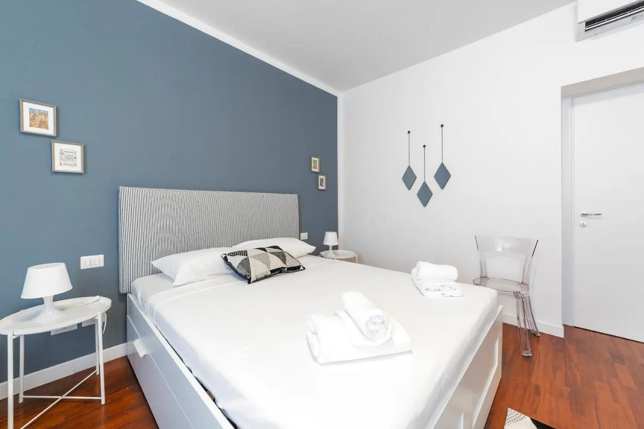 Roomy Apartment Close To Subway M5! Milan 0*,  Italy